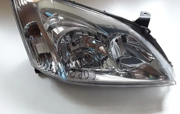 Toyota Corolla Verso AR10 Headlight/headlamp 89007168