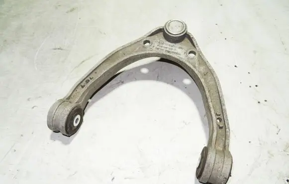 Audi Q7 4L Front upper control arm/wishbone 7L0407047B