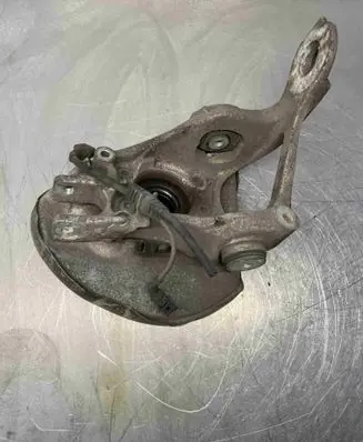 Rear wheel hub spindle/knuckle