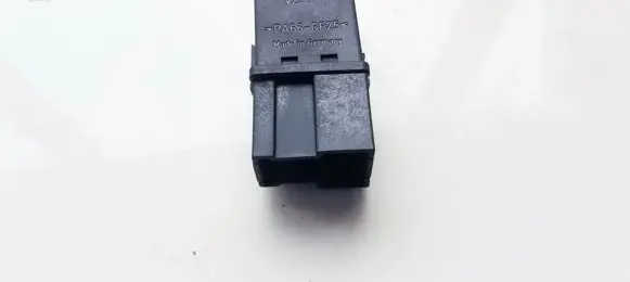Volvo S40, V40 Other relay MB953382 V23074