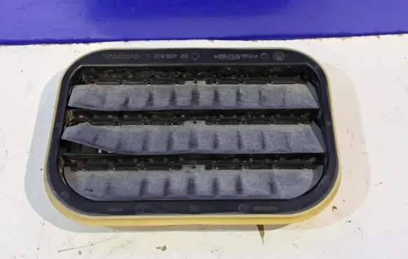 Volvo V70 Quarter panel pressure vent 31250723