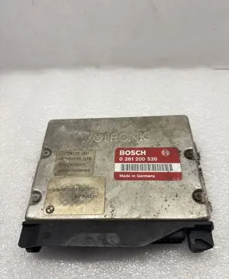BMW 5 E34 Engine control unit/module 0261200520