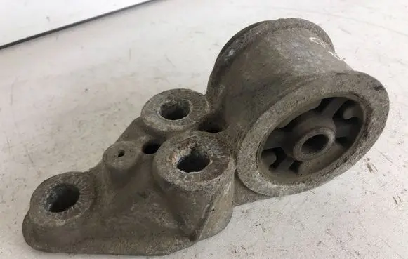 Volkswagen PASSAT B5 Rear axle beam mounts housing 