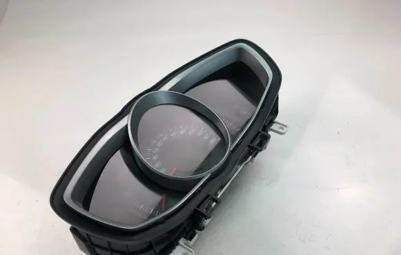 Volvo V40 Speedometer (instrument cluster) 31453101
