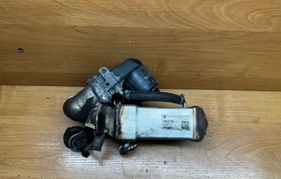 BMW 5 GT F07 EGR valve cooler 7805446 090911 P9466013