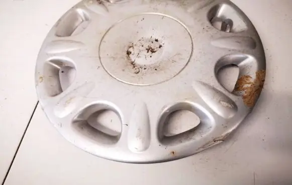 Renault Clio I R14 wheel hub/cap/trim 7700413091