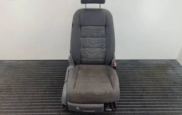 Volkswagen Touran I Front passenger seat