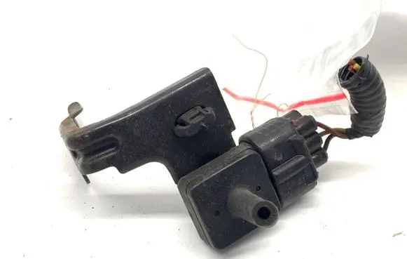Toyota Avensis T250 Fuel pressure regulator 8942020360