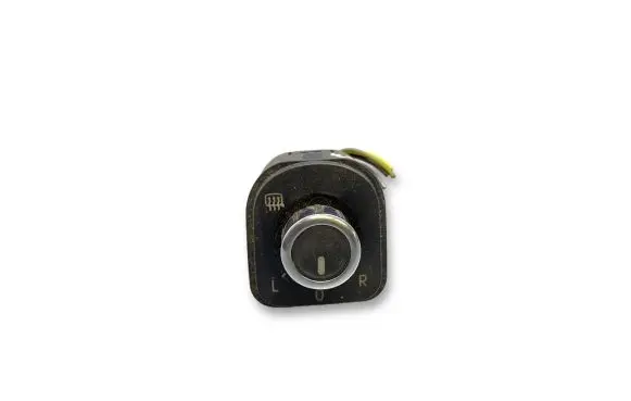 Wing mirror switch