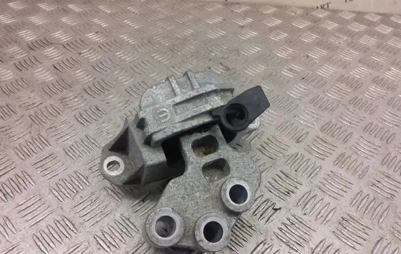 Jeep Renegade Engine mounting bracket 00520303250