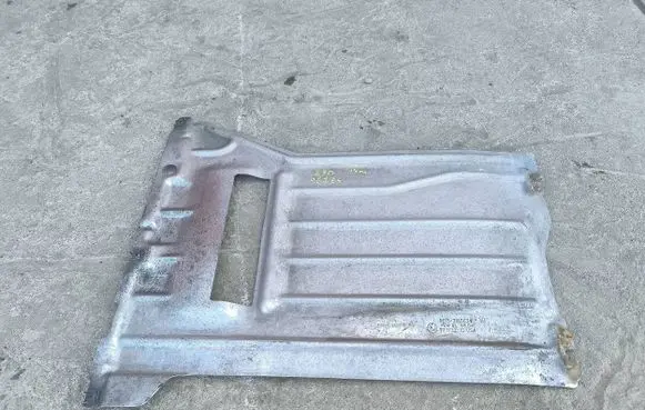 BMW X5M E70 Center/middle under tray cover 7180634 77772210 ENAL990