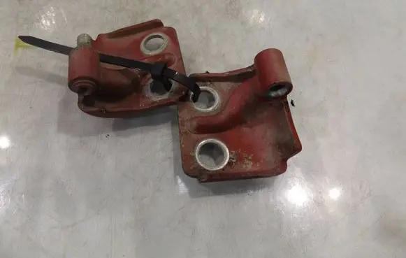 Alfa Romeo 147 Front door upper hinge 