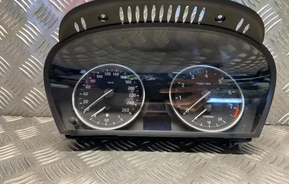 BMW 5 E60 E61 Speedometer (instrument cluster) 9153751