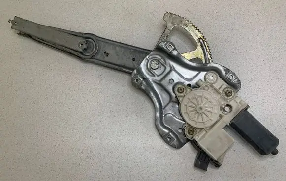 Toyota Avensis T250 Front door window regulator with motor 992045100 0130822031
