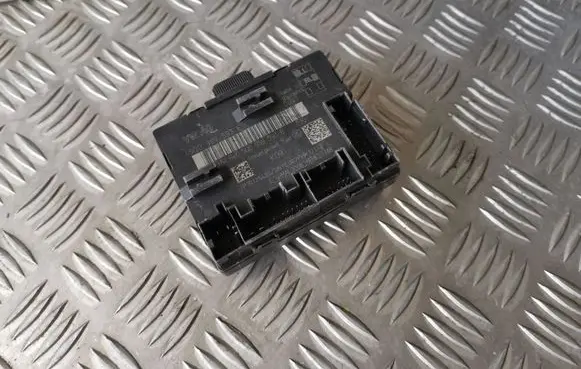 Volkswagen Golf VII Door control unit/module 5Q0959593B 5Q0959593E