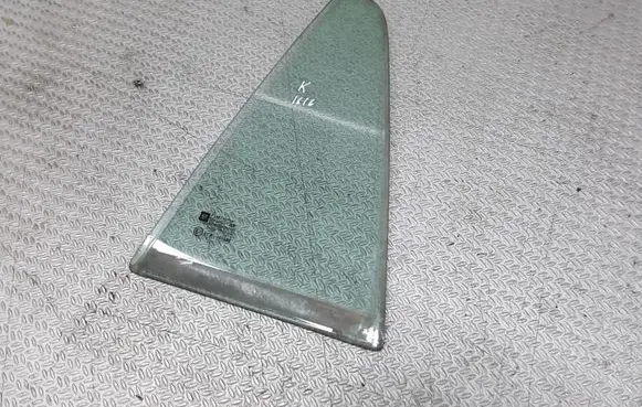 Opel Astra H Rear vent window glass 