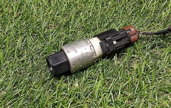 Ford Focus Air conditioning (A/C) pressure sensor 95BW19E561AA