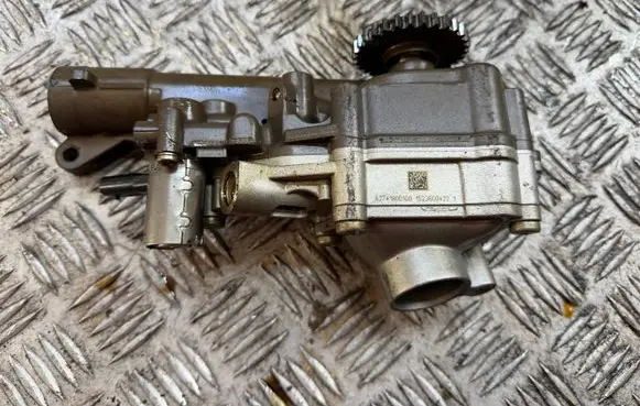 Mercedes-Benz E W213 Oil pump A2741800100