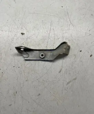 Fender mounting bracket