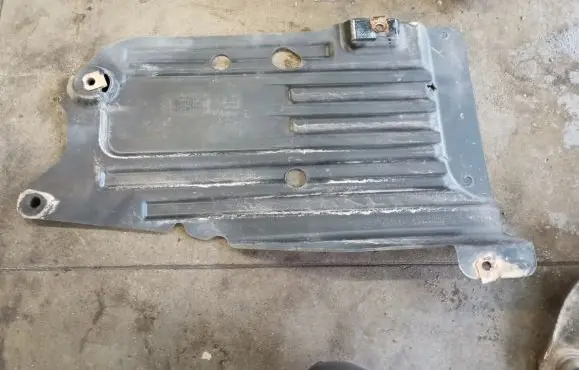 Jeep Grand Cherokee Engine splash shield/under tray 68195943AA