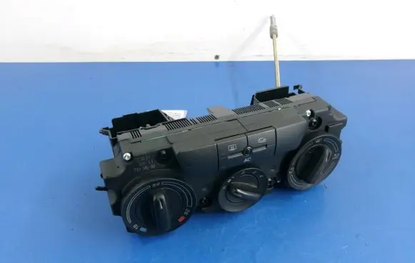 Skoda Octavia Mk2 (1Z) Climate control unit