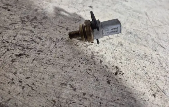 Coolant temperature sensor