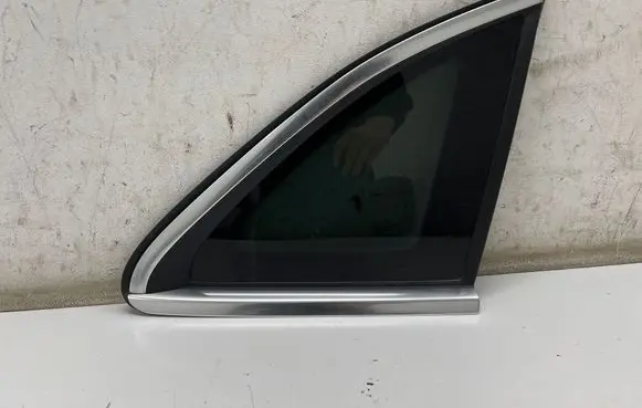 Mercedes-Benz GLA H247 Rear side window