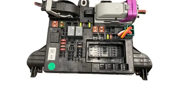 Opel Insignia A Fuse module 2273776602 12351204312