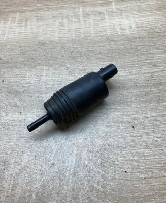 BMW 5 E39 Windscreen/windshield washer pump 8377612