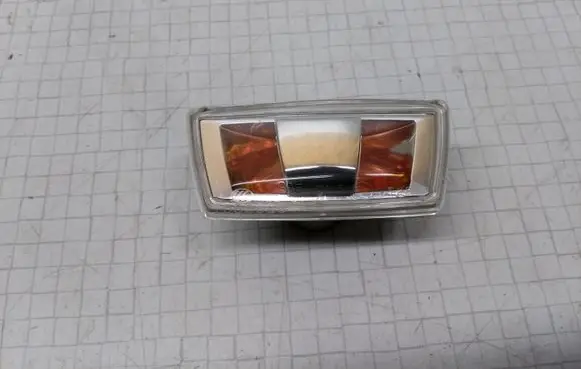 Opel Zafira B Front fender indicator light 13252455 13252456