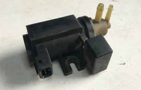 Opel Insignia A Turbo solenoid valve 55573362