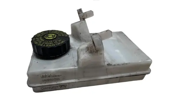 Citroen DS5 Brake fluid reservoir 03355815053