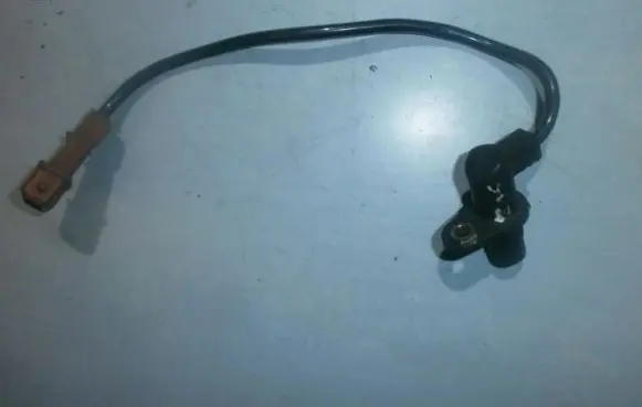 Peugeot 605 Camshaft position sensor 10234005