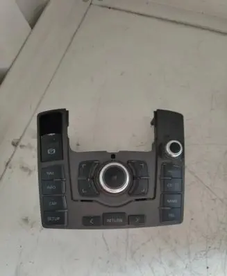 Head unit multimedia control