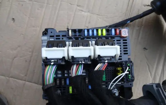Peugeot 308 BSM Control unit 9810296380