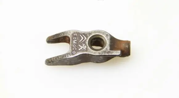 Peugeot 2008 I Fuel Injector clamp holder 9811760780