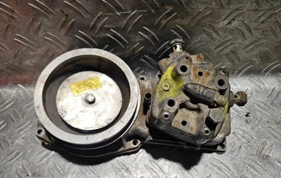 Audi 80 90 B3 Fuel distributor 0438120208 026133353B