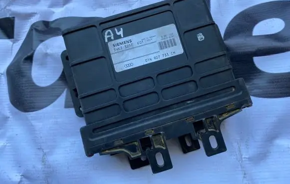 Volkswagen PASSAT B5 Gearbox control unit/module 01N927733CM 5WK33217
