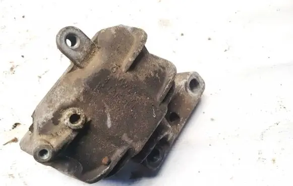 Skoda Octavia Mk2 (1Z) Engine mount bracket 1k0199262