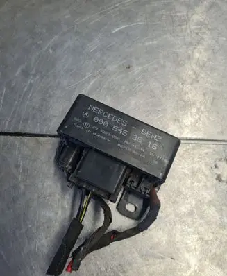 Mercedes-Benz Sprinter W906 Glow plug pre-heat relay 0005453516