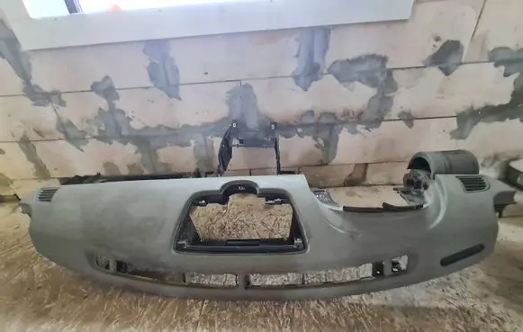 Infiniti G35 Dashboard 68200AM600 K10101