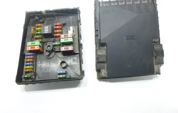 Volkswagen Touran II Fuse box set 1K0937125D 017183073