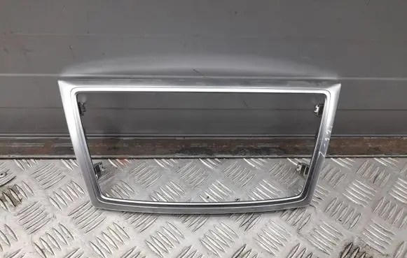 Mercedes-Benz GL X166 Radio/GPS head unit trim A1666801917