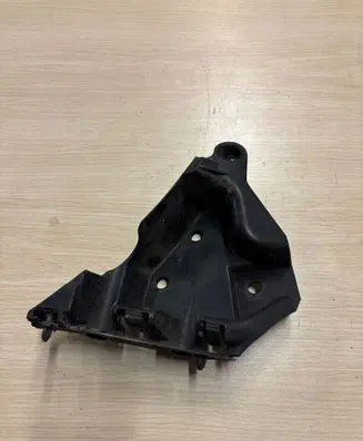 Volvo XC60 Front bumper mounting bracket 30764618