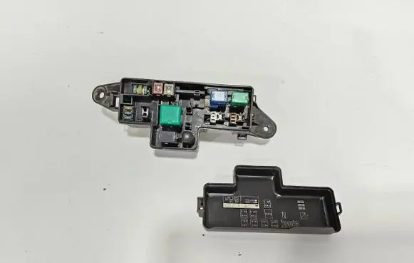 Toyota MR2 (W30) III Fuse box set 8261017010 8261117010 8261117020