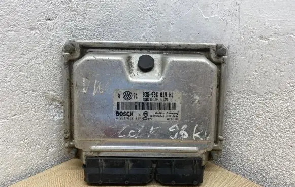 Volkswagen PASSAT B5.5 Engine control unit/module 038906019HJ 1039S00849 0281010977