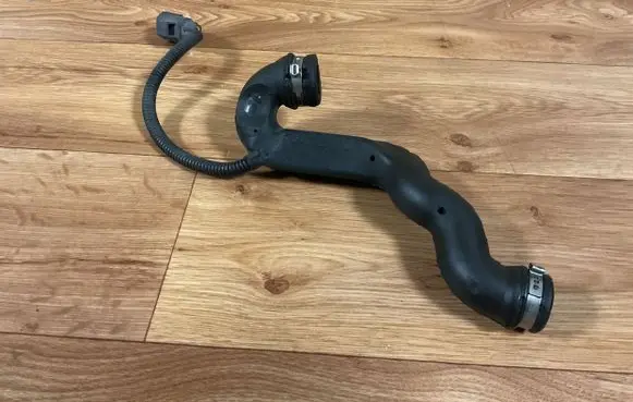 Volvo V70 Breather/breather pipe/hose 30788009