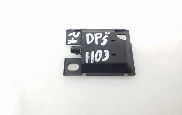 Mercedes-Benz R W251 Radio/CD/DVD/GPS head unit A2118203375