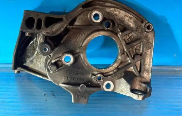 Ford Fiesta Fuel pump bracket 9810953280
