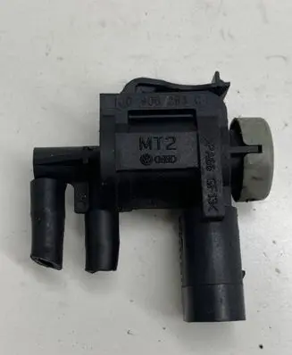 Volkswagen Golf IV Turbo solenoid valve 1J0906283C